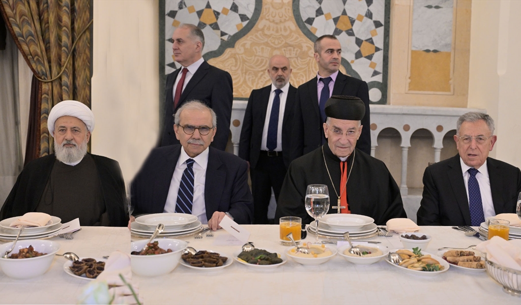 الرئيس سلام متوسطاً الشيخ الخطيب والبطريرك الراعي والرئيس السنيورة
