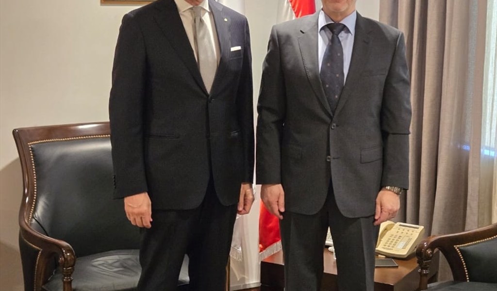 وزير الصناعة مستقبلاً الدكتور منيمنة