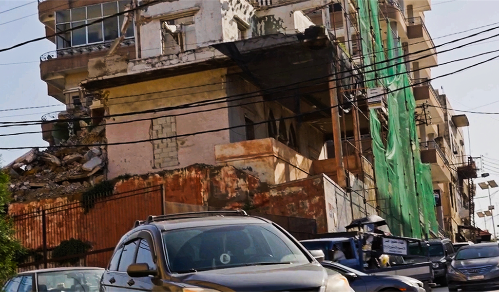 لبنان فوق أنقاضه... الأبنية المتصدّعة تهدّد آلاف العائلات بالموت تحت الركام