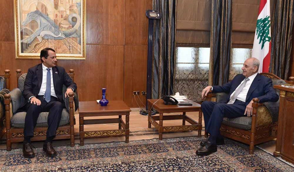 الرئيس بري مجتمعاً مع سفير قطر