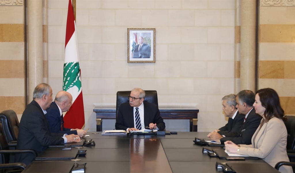 الرئيس سلام مستقبلاً وفد الاتحاد العمالي