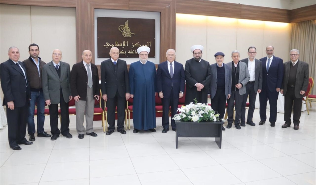 رئيس وأعضاء الهيئة الادارية الجديدة للمركز الاسلامي