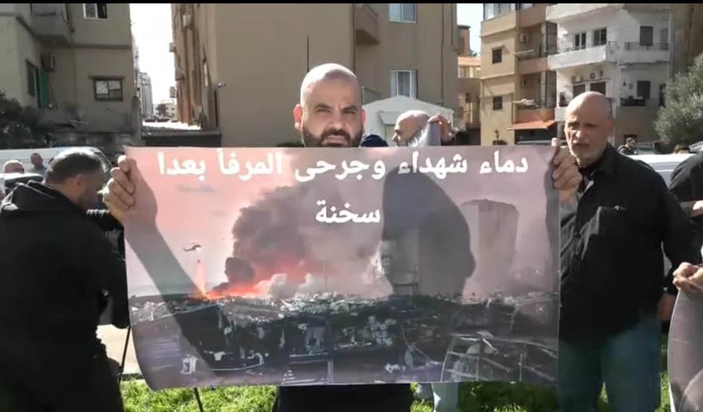 الأهالي خلال الاعتصام