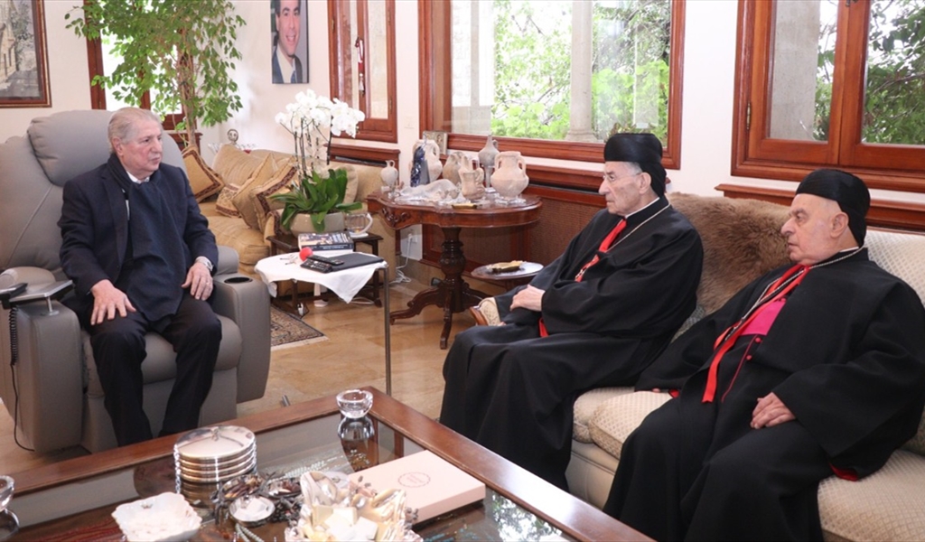 البطريرك الراعي خلال زيارته الجميّل برفقة الصياح