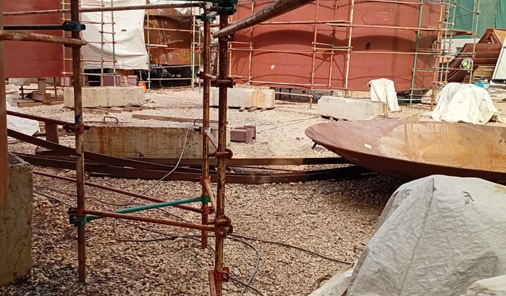 الأعمال مستمرة