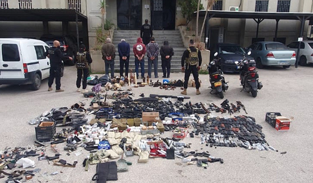 أسلحة داخل شقّتَين في الشياح!