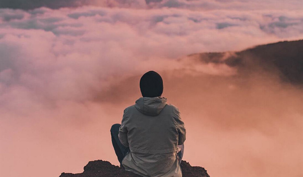 كبرنا.. لكن هل كبر وعينا أم أُعيدت برمجته؟