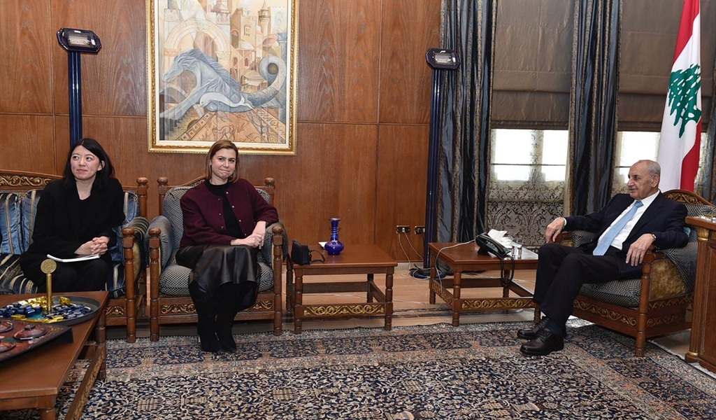 الرئيس بري مجتمعاً مع السيناتور الأميركي