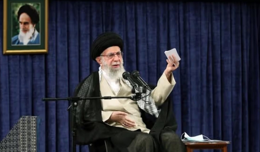 خطّة طوارئ لخامنئي: هل تستعدّ إيران لهجوم "حتمي"؟