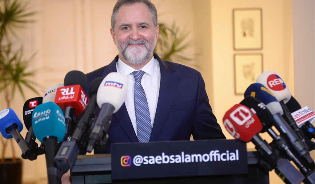 صائب سلام خلال إعلانه ترشحه للانتخابات النيابية (طلال سلمان)