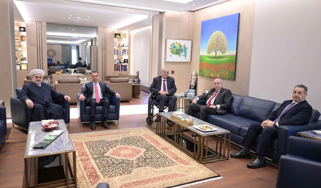 النائب مخزومي مستقبلاً وفد مؤسسات د. محمد خالد الاجتماعية بحضور الصفح