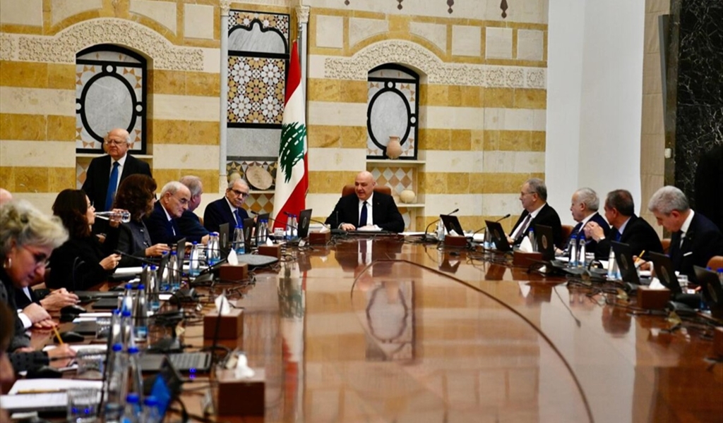 مسارات النجاح الحكومية وتحديات التعطيل من الداخل..