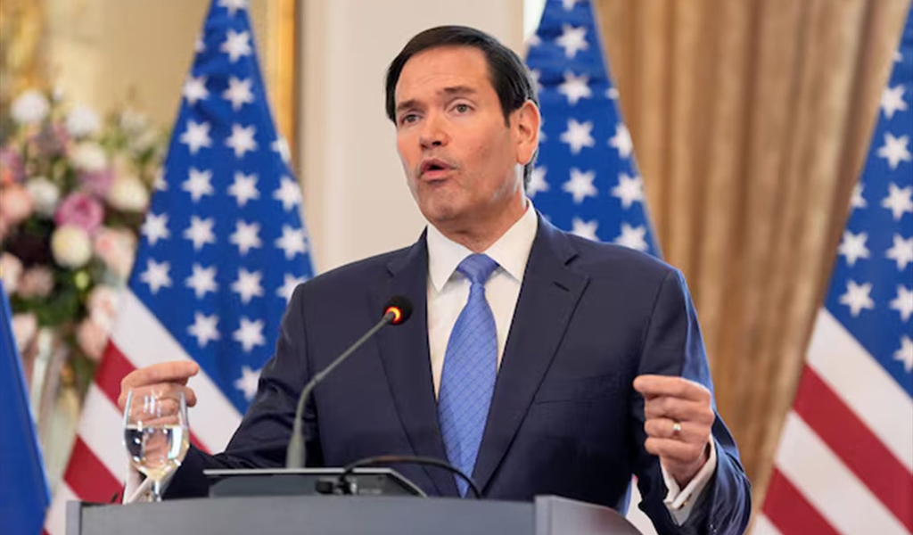 روبيو يتحدث للصحافيين في براتيسلافا عاصمة سلوفاكيا