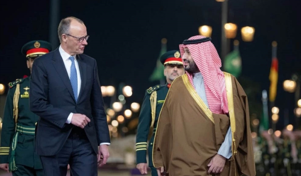 الأمير محمد بن سلمان مستقبلاً المستشار الالماني