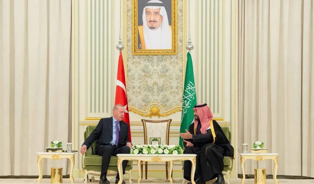 الأمير محمد بن سلمان مستقبلاً الرئيس أردوغان