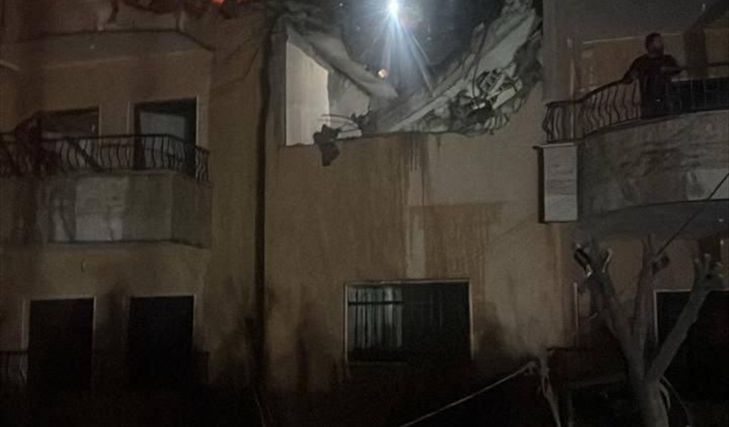 مشاهد للمبنى المستهدف في بلدة تمنين التحتا -رياق