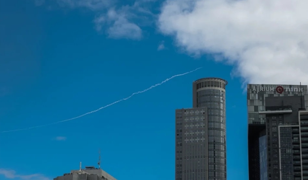 إصابات مباشرة للصواريخ الإيرانية داخل كيان الاحتلال.. والإعلام الإسرائيلي يقر بوقوع أضرار