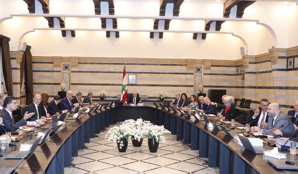 بين المزايدات الشعبوية والإزدواجية الوزارية