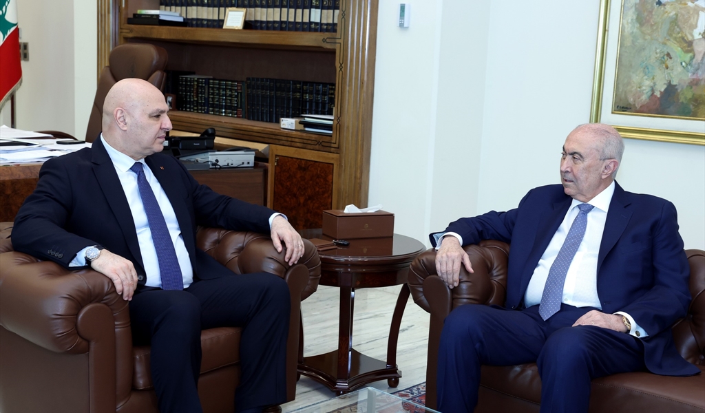 الرئيس عون مستقبلاً النائب مخزومي