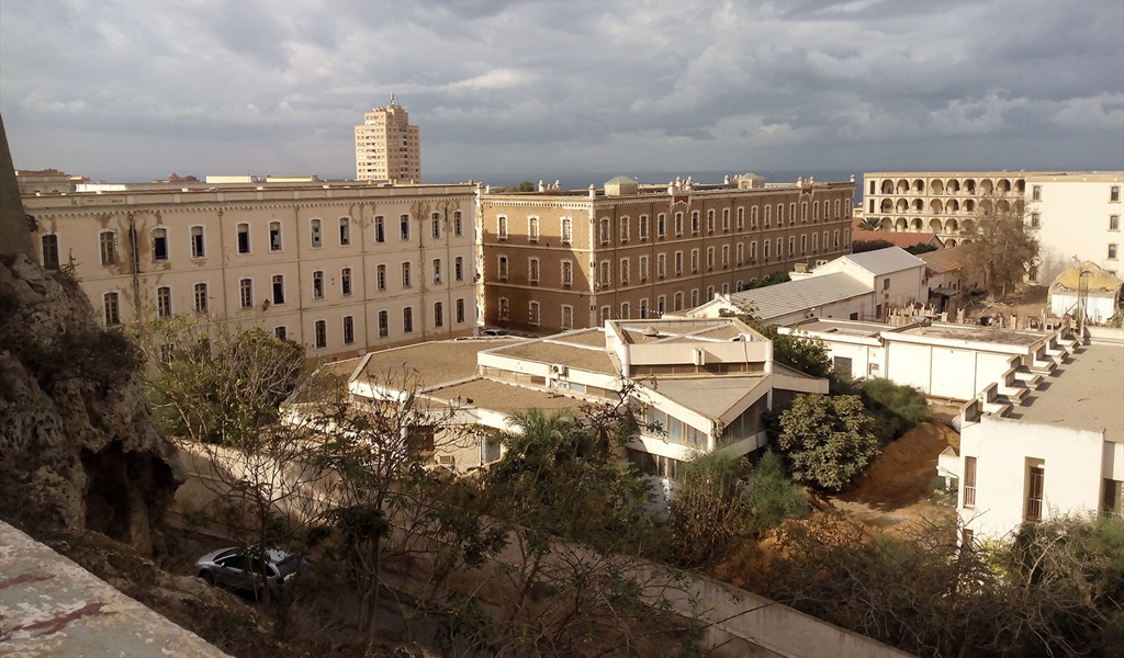 فنّان الأجواء المتوسّطيّة المسكون بمستغانم الجزائريّة