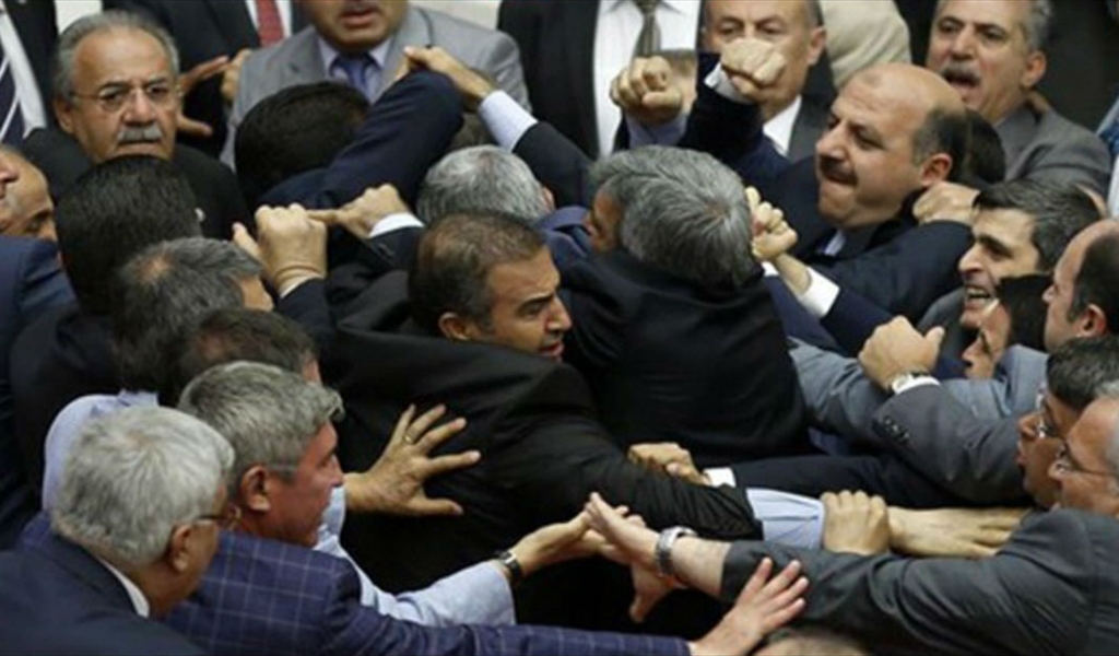 ديمقراطية التعارك ذات الوجهَيْن