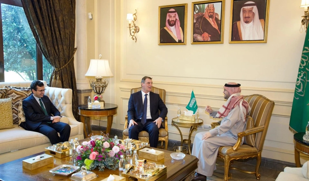 بخاري مستقبلاً وفد الصندوق الدولي