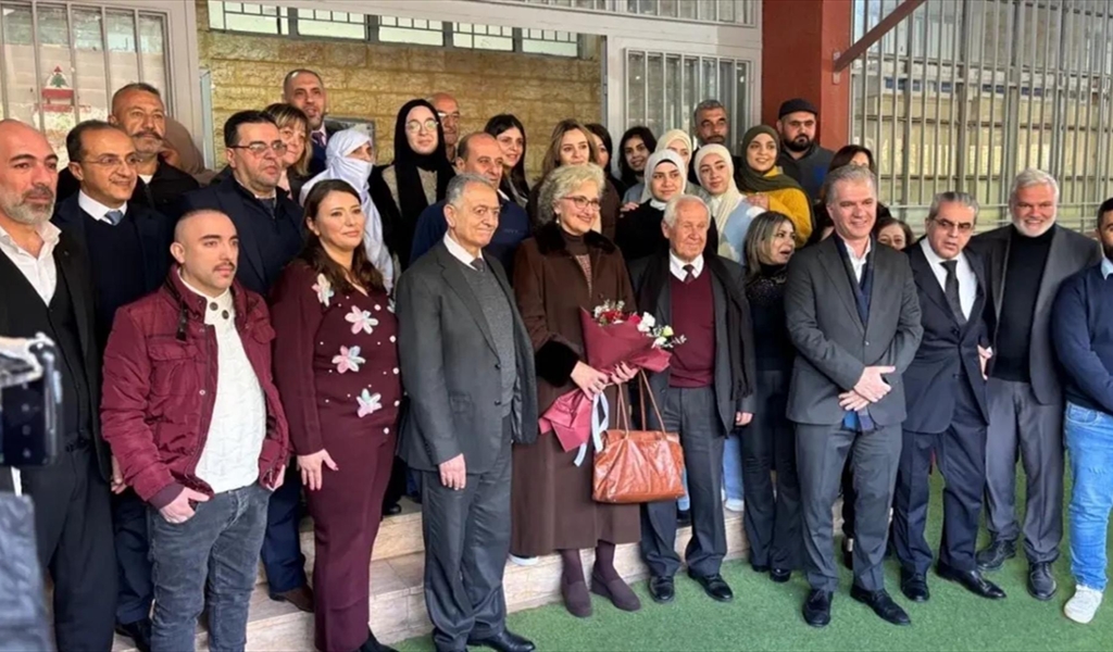 وزيرة التربية تتوسط الطلاب