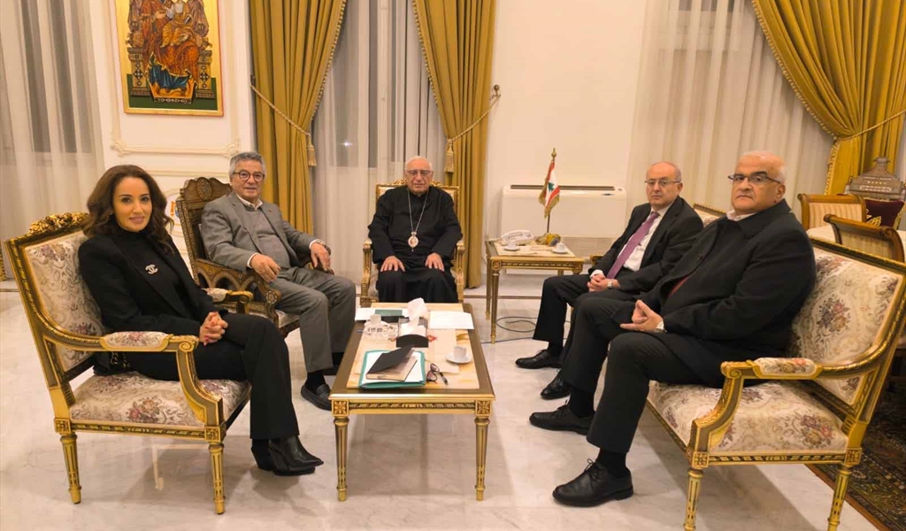 اللجنة خلال الاجتماع برئاسة البطريرك العبسي
