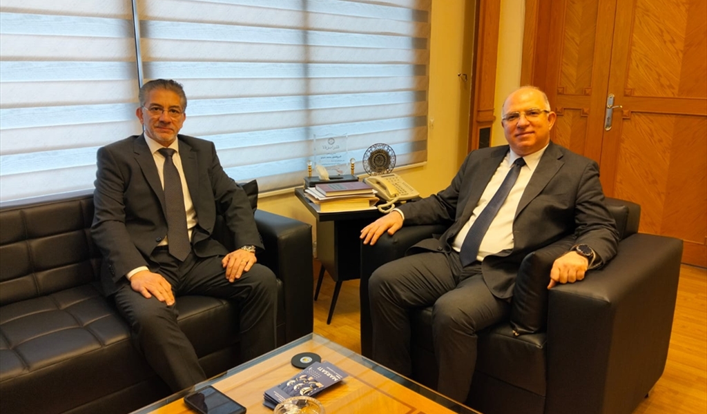 الوزير حيدر مستقبلاً د. منيمنة