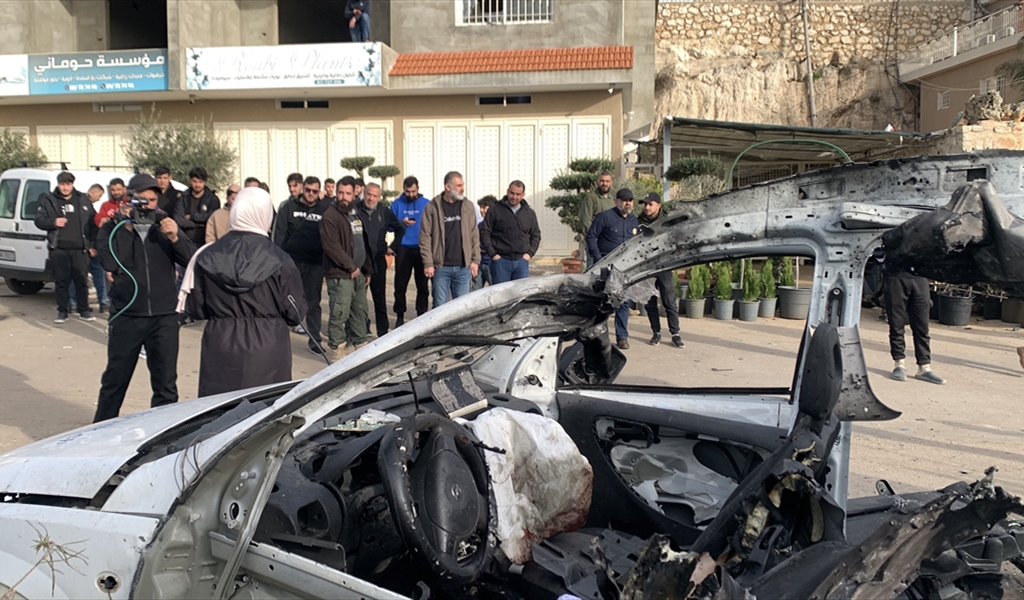 السيارة المستهدفة على طريق الدوير- قضاء النبطية (سامر وهبي)