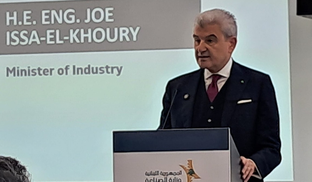 الورير جو عيسى الخوري يتحدث خلال اللقاء