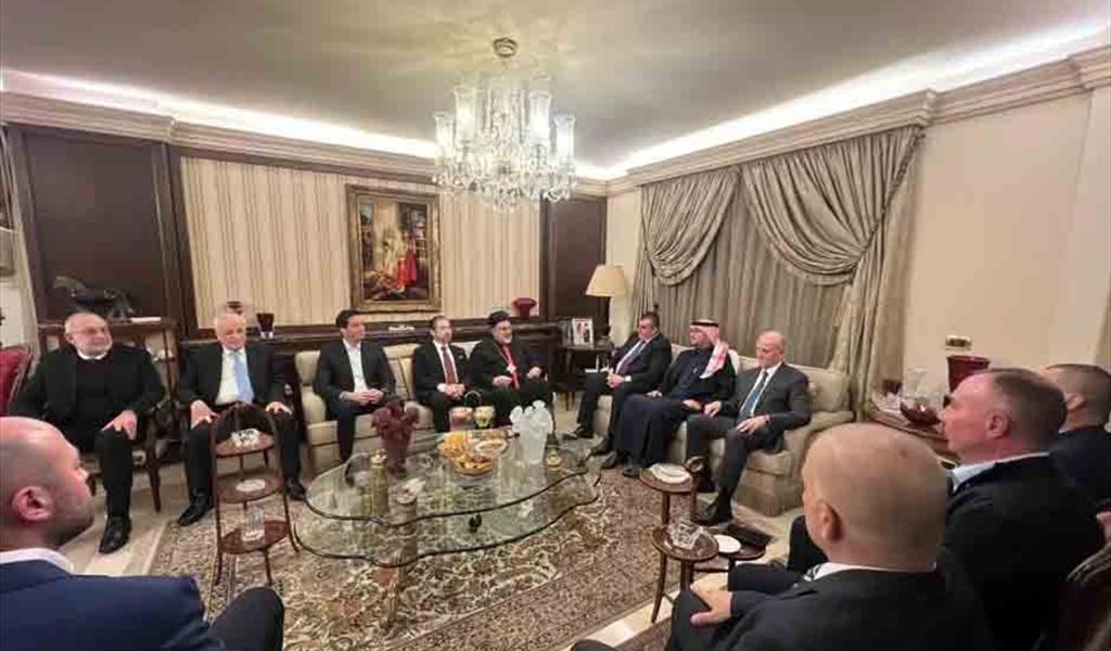 السفير بخاري مع النائب ريفي في دارته في حضور سياسيين والفعاليات الطرابلسية