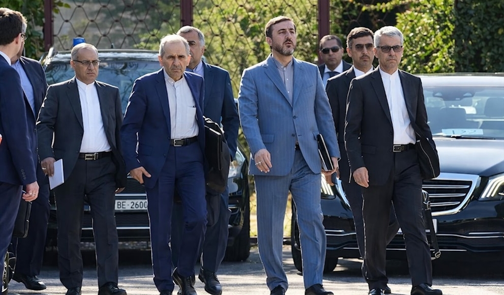 وفد المفاوضات الإيراني يغادر مقر المفاوضات في جنيف بعد انتهاء الجولة الثالثة