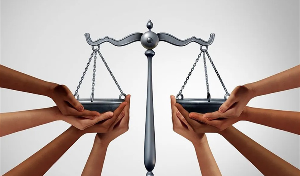 العدالة الاجتماعية في القانون: نحو مجتمع متساوٍ ومستدام