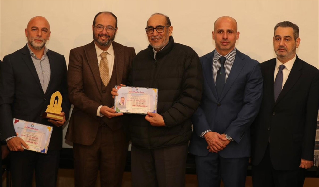 العُمُر وشاكر يتسلَّمان شهادات التقدير بمشاركة القنصل الجوزو والصفح