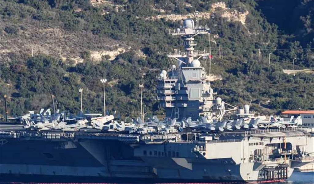 حاملة الطائرات الأمريكية «جيرالد فورد» راسية في خليج سودا بجزيرة كريت