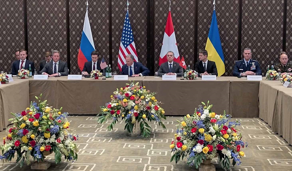 جانب من المحادث الروسية ـــ الاوكرانية في جنيف