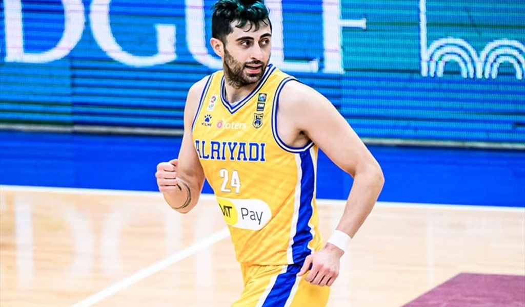 الرياضي يتابع هوايته بالتهام منافسيه بعد ضمان تأهله للفاينال سكس..