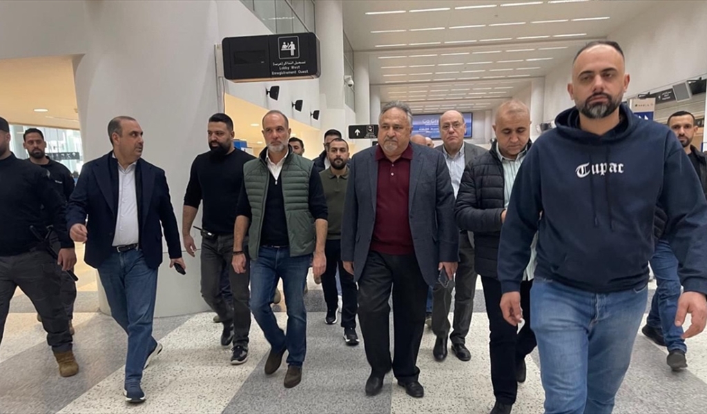 وزير الاشغال خلال الجولة في المطار