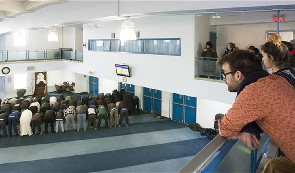 «يا أئمة مساجد مونتريال اتفقوا»!