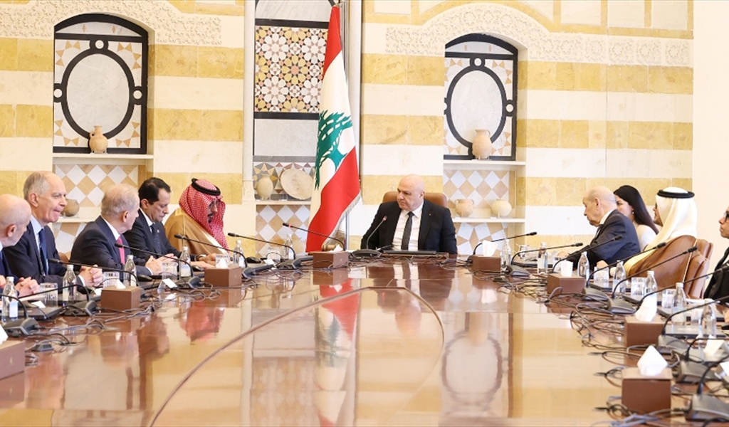 " اللجنة الخماسية" من بعبدا:  على الجيش التصرف حيال سلاح الحزب