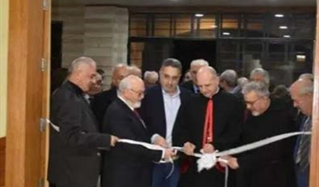 المطران عوكر يفتتح المعرض