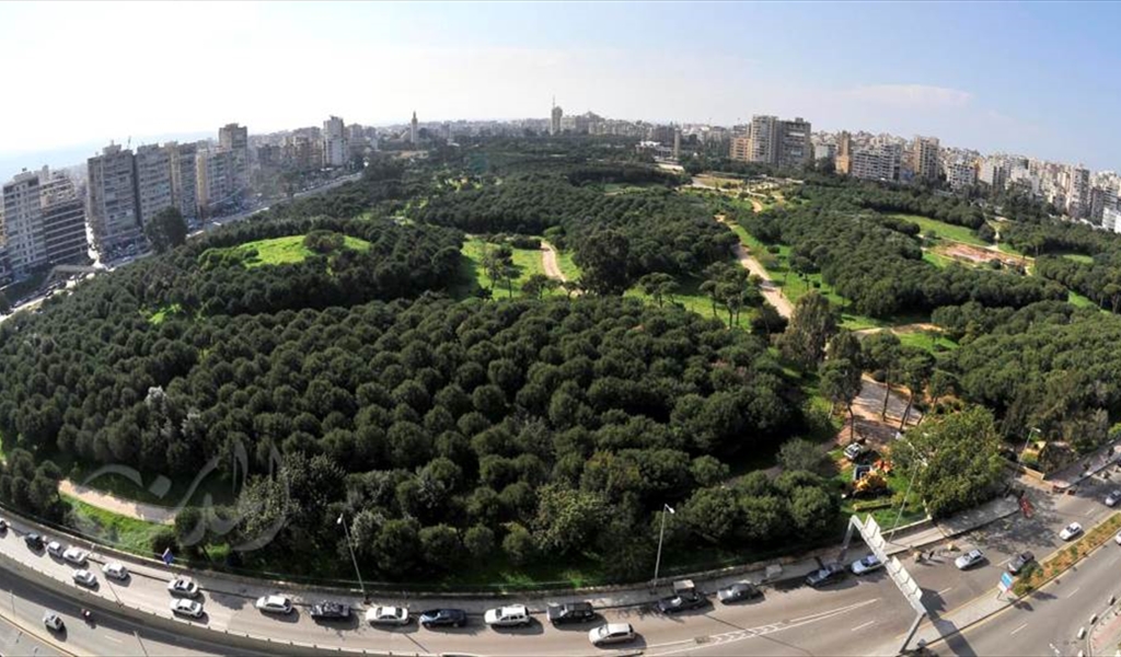 سيرةُ الفرحِ البيروتي حين كان العيدُ يجمعُ الشمل: من تعزيلة البيوت وعمق المعمول إلى زحمة الأسواق وصلاة الجامع العمري وكرنفال الحرش