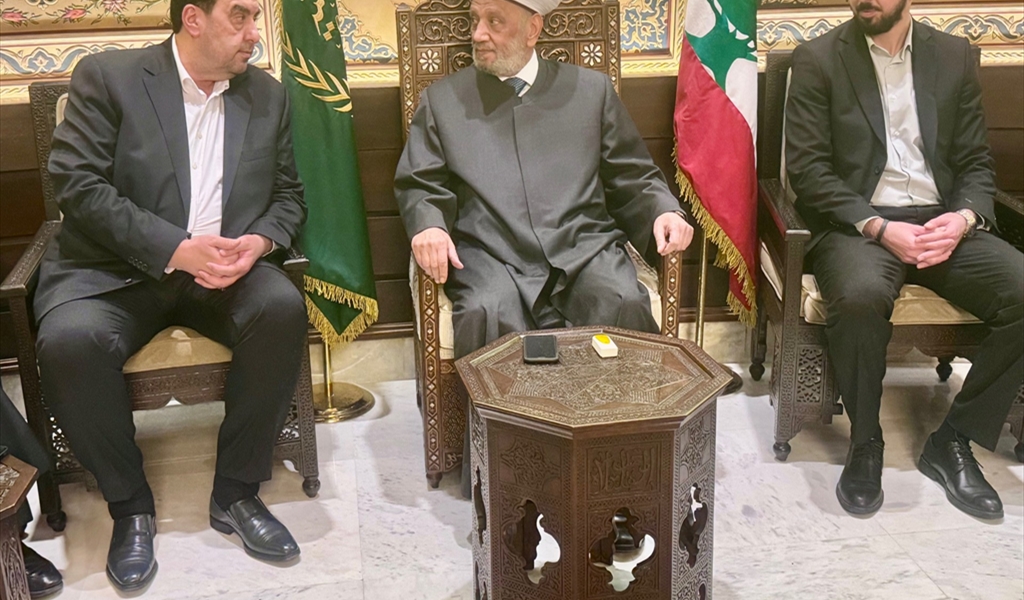 المفتي دريان متوسطاً النائبين البعريني ورستم