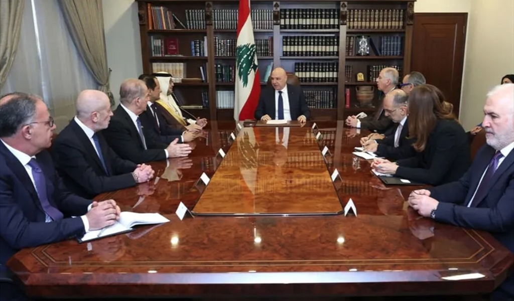 الرئيس عون مجتمعاً مع أعضاء اللجنة الخماسية
