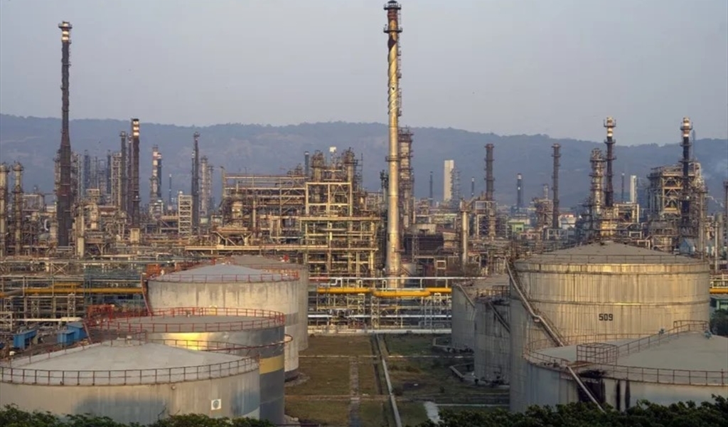 "بلومبرغ": مصافي الهند تهجر "الدولار" وتعتمد بدائل في الصفقات مع روسيا