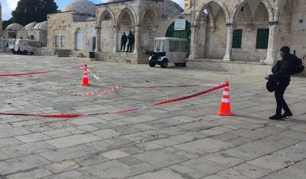 جنود الاحتلال في احد باحات الاقصى