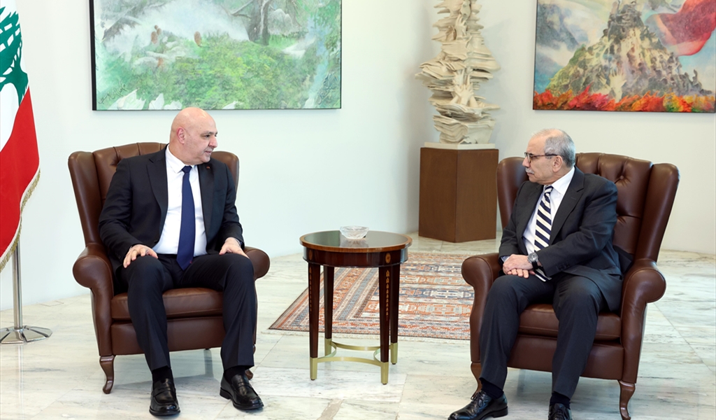 الرئيسان عون وسلام خلال اجتماعهما في بعبدا أمس