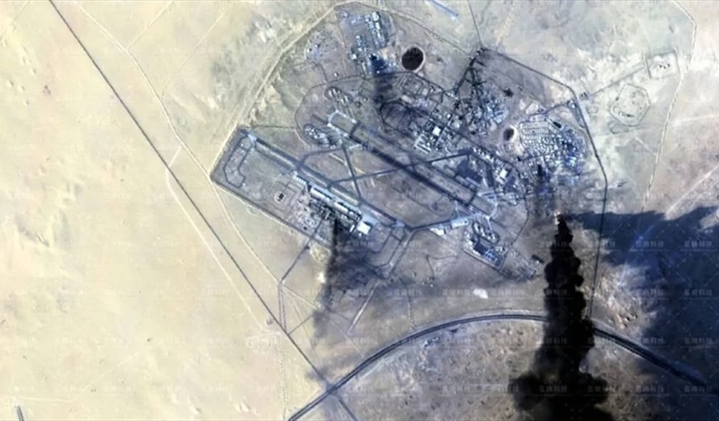 "نيويورك تايمز": إيران تُلحق أضراراً كبيرة بالقواعد الأميركية في المنطقة