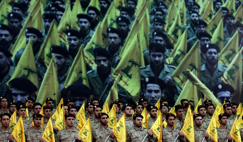 حزب الله بلا غطاء سياسي بعد قرار حظر نشاطاته العسكرية وملاحقته
